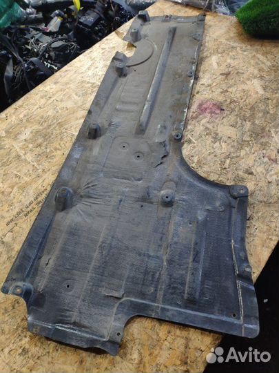 Облицовка днища кузова левая Bmw 520D F10 N47 2010