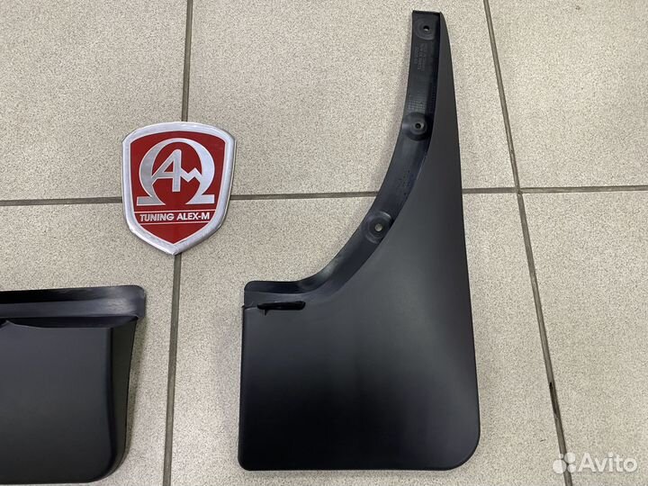 Брызговик задний правый / левый Toyota Rav-4 2006+