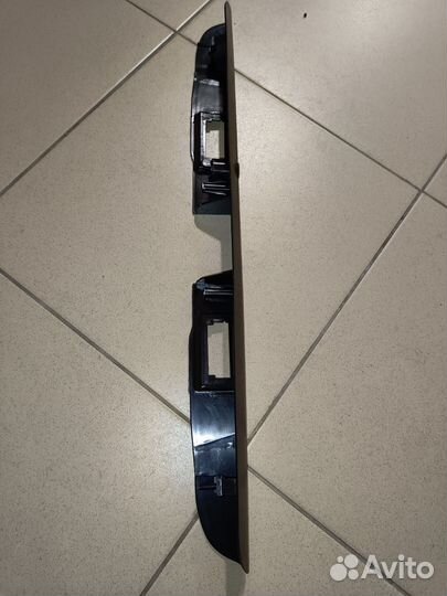 Планка крышки багажника Мерседес вито638