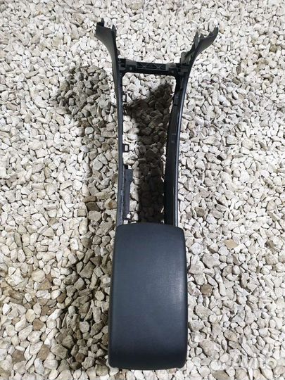 Подлокотник Mazda 3 BL