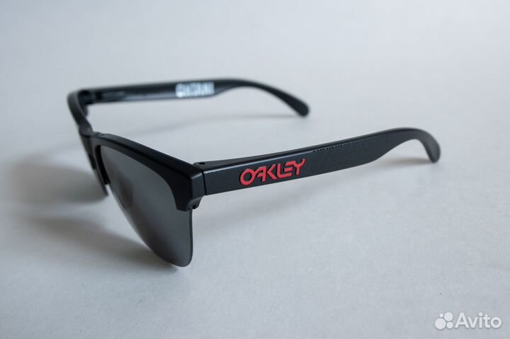 Очки Oakley Frogskins Lite