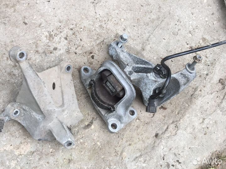 Опора двигателя правая Renault fluence