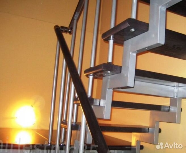 Каркас из металла П-образной лестницы в дом