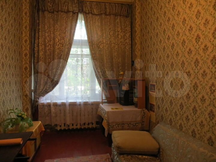 Комната 14 м² в 5-к., 1/3 эт.