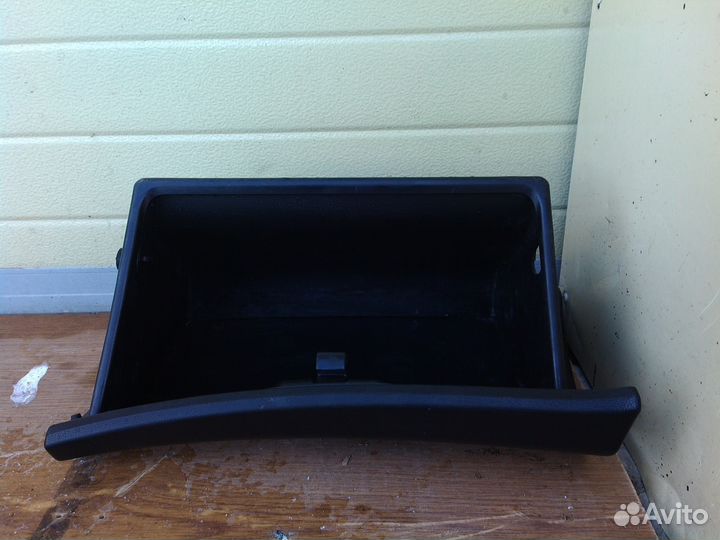 Хундай Солярис-бардачек(перчат. ящик)