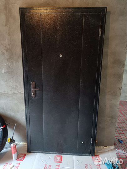 Дверь входная уличная бу