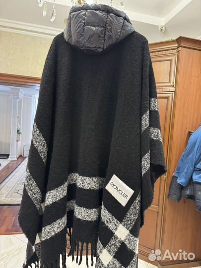 Пальто пончо с капюшоном.Гусинный пух.Монклер