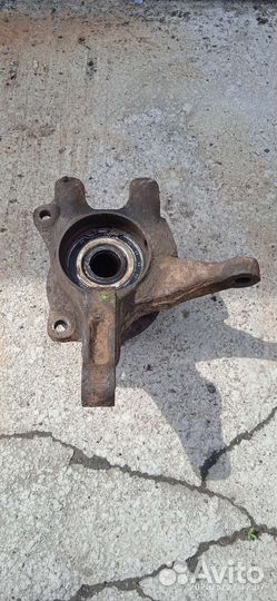 Kia sportage 2 левый передний поворотный кулак