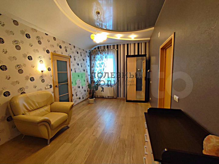 Коттедж 285 м² на участке 16 сот.