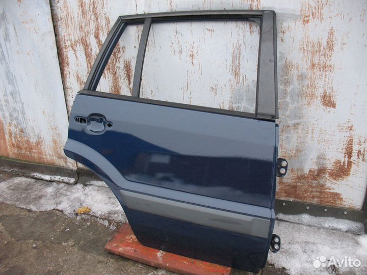 Задняя правая дверь Ford Fusion