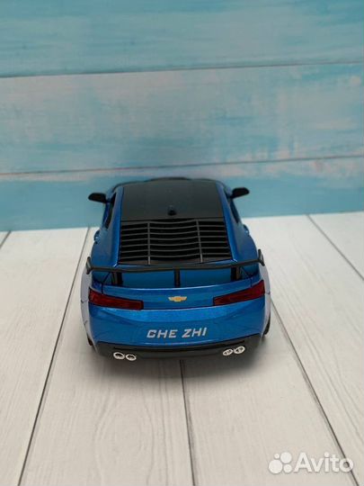 Модель автомобиля Chevrolet Camaro Bumblebee 1:24