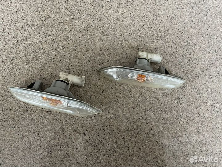 Поворотники боковые BMW e81