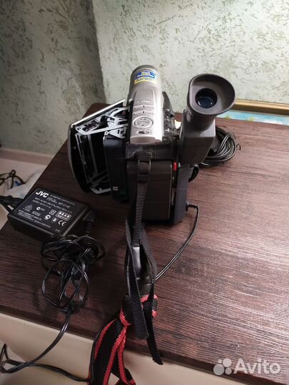 Видеокамера jvc