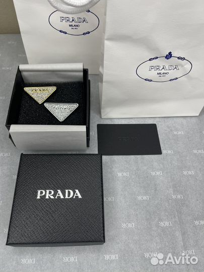 Брошь Prada