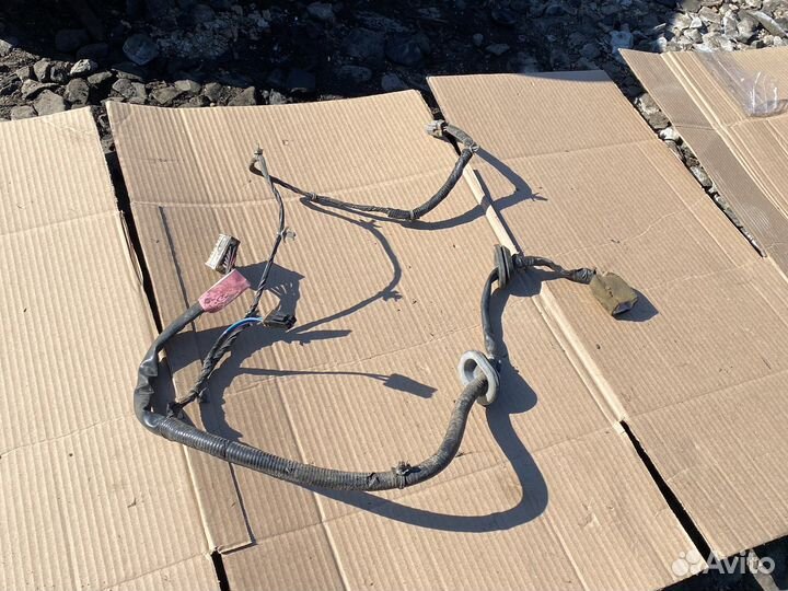 Проводка задней двери nissan cefiro a 32