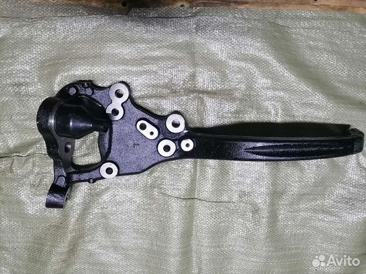 Кулак поворотный левый Dodge Charger LD RWD