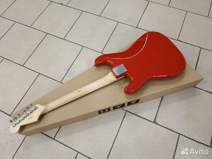 Электрогитара Fender Squier