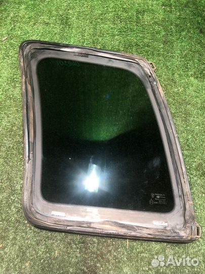 Стекло собачника правое Suzuki Escudo TL52W J20A