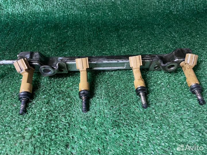 Рейка топливная (рампа) Toyota Corolla E150