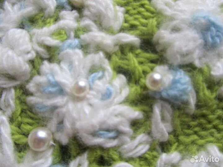 Свитер красивый новый с ручной вышивкой 48-50