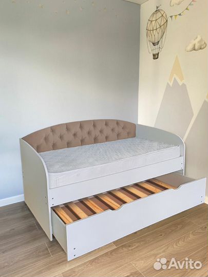 Кровать лдсп выкатное место от 2х лет велюр