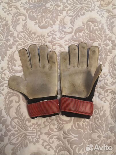 Перчатки футбольные вратарские