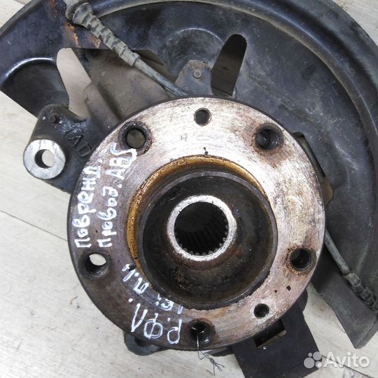 Кулак поворотный левый Renault Fluence I рестайлин