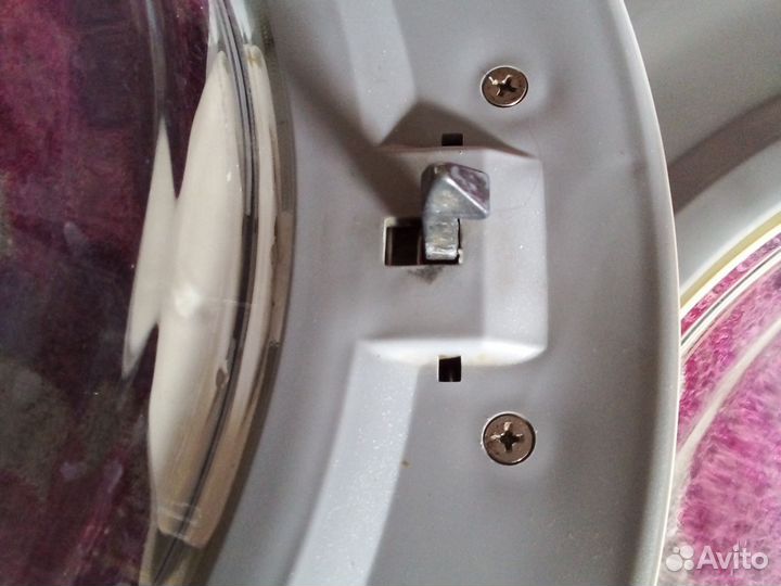 Люк стиральной машинки с петлей