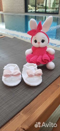 Заяц + пинетки