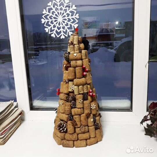 Елка из пробок