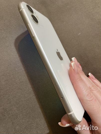 Телефон iPhone 11