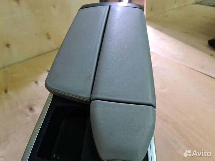 Центральный подлокотник Mercedes GL166