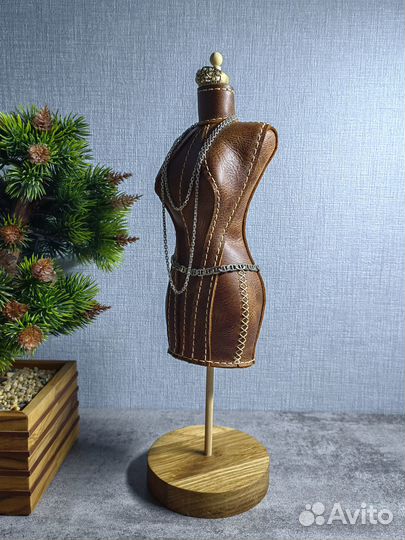 Манекен декоративный. Натуральная кожа