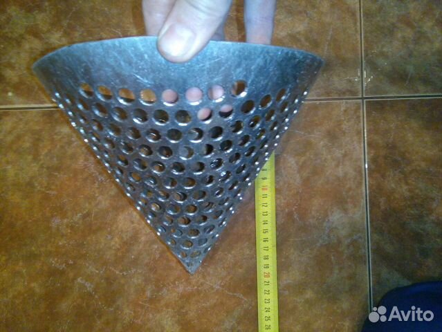 Конус для поиска золота на пляже