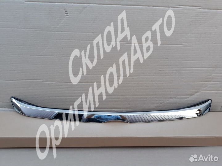 Молдинг капота Тойота Камри v50 11-14г