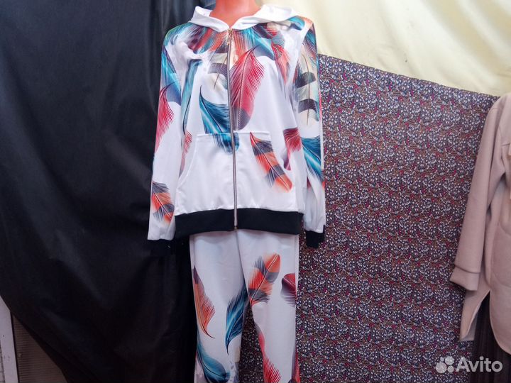 Спортивный костюм женский