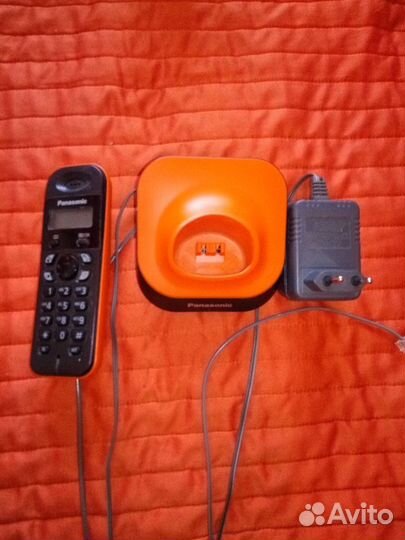 Телефон-трубка Panasonic работает