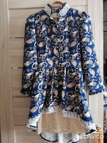 Нарядное платье со шлейфом