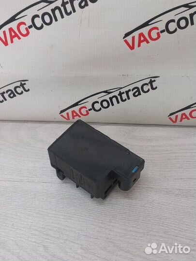 Блок клапанов пневмоподвески Volkswagen Touareg NF