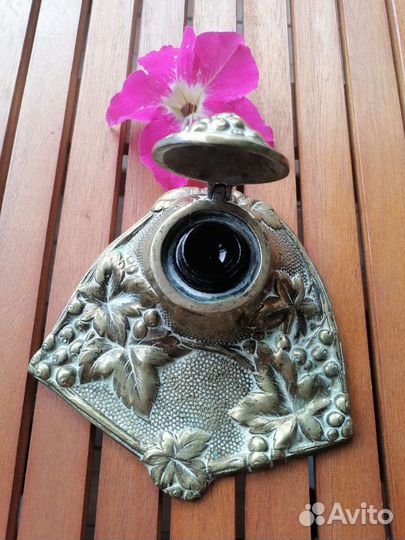 Очаровательная, антикварная чернильница