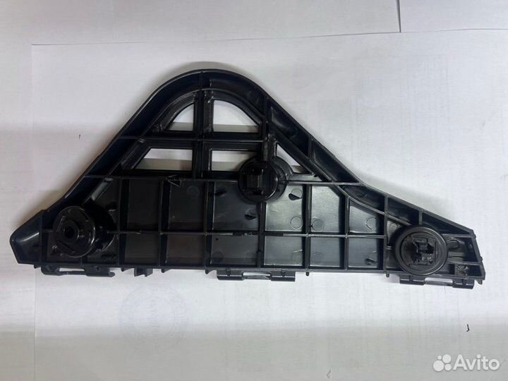 Кронштейн бампера передний левый Toyota Camry