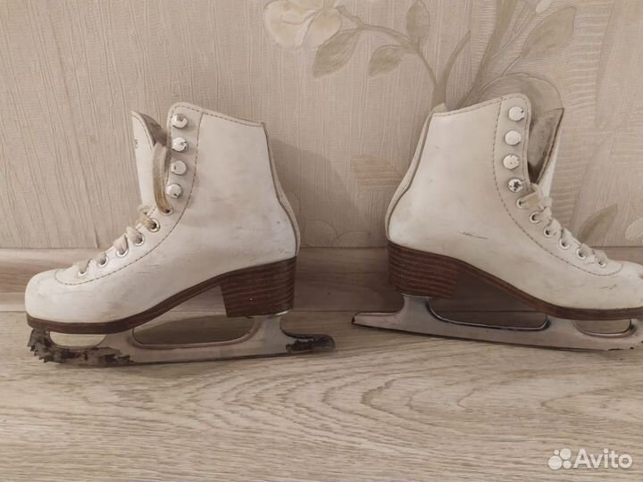 Коньки фигурные 30 размер