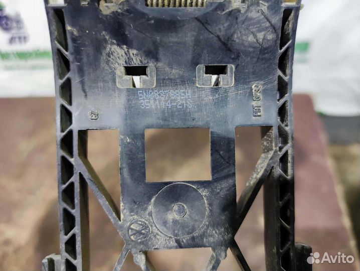 Кронштейн ручки передней Volkswagen Polo