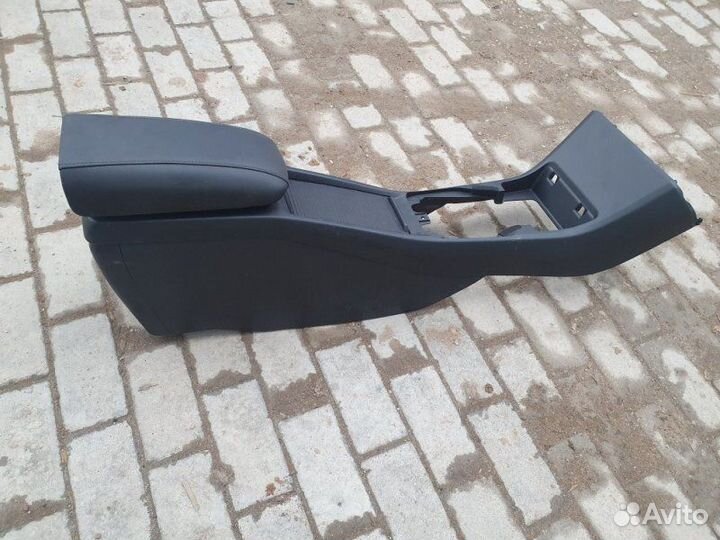 Подлокотник Volvo V40Cc 2.0 B5204T 2012-2016