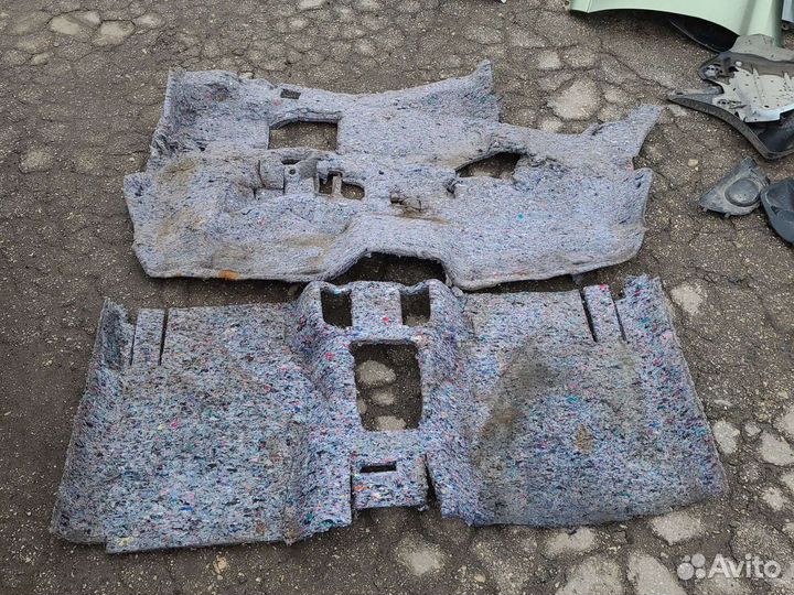 Шумоизоляция пола заводская largus