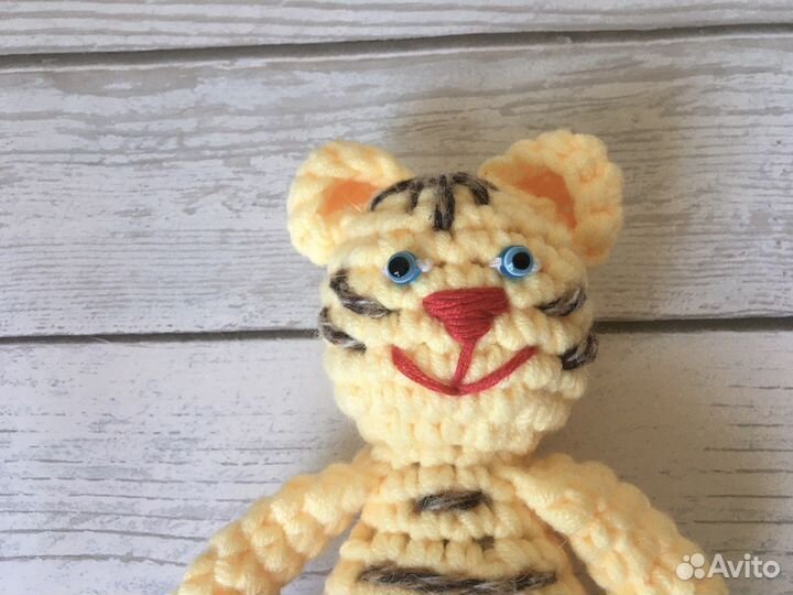 Вязаная мягкая игрушка тигрёнок. Игрушка для сна