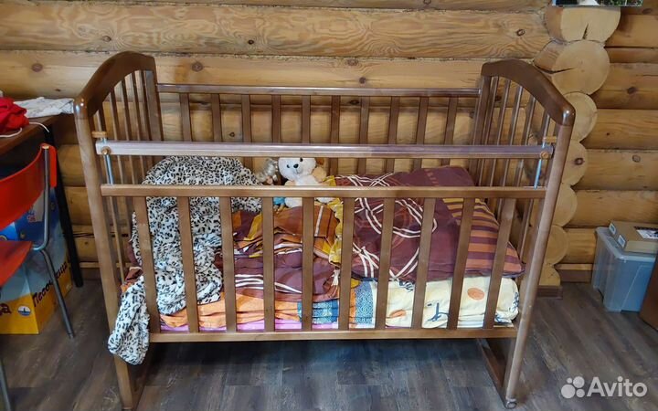 Детская кровать и детский стульчик