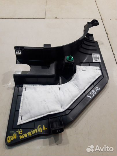 Внутренняя накладка порога (передний левый угол)