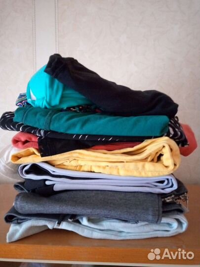 Отдам женские вещи
