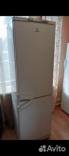 Холодильник Indesit SB200 на запчасти